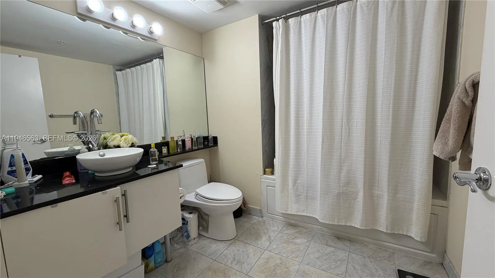 31 Se 5th St 2509, Miami, Florida 33131, Miami, Florida 33131, 1 Bedroom Bedrooms, ,1 BathroomBathrooms,Residential Lease,For Rent,31 Se 5th St 2509, Miami, Florida 33131,A11946563