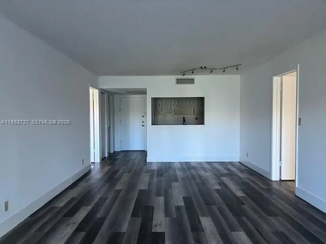 120 Lakeview Dr 205, Weston, Florida 33326, Weston, Florida 33326, 2 Bedrooms Bedrooms, ,2 BathroomsBathrooms,Residential Lease,For Rent,120 Lakeview Dr 205, Weston, Florida 33326,A11932727