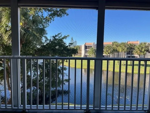 120 Lakeview Dr 205, Weston, Florida 33326, Weston, Florida 33326, 2 Bedrooms Bedrooms, ,2 BathroomsBathrooms,Residential Lease,For Rent,120 Lakeview Dr 205, Weston, Florida 33326,A11932727