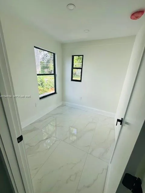 909