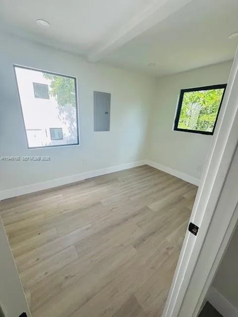 911