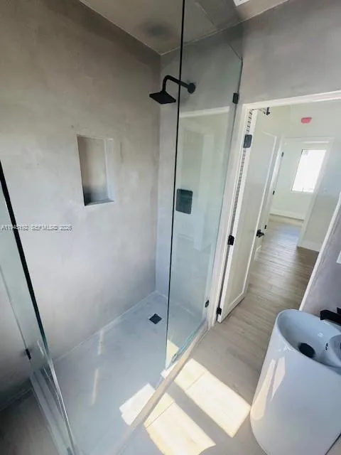 911