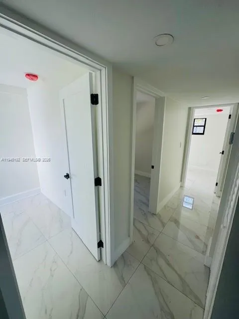 909