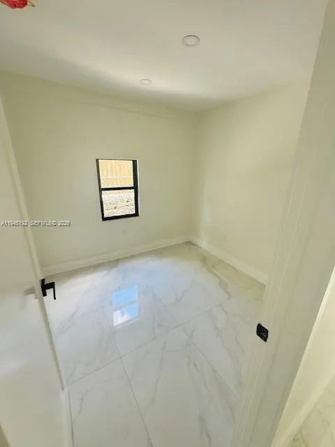 909