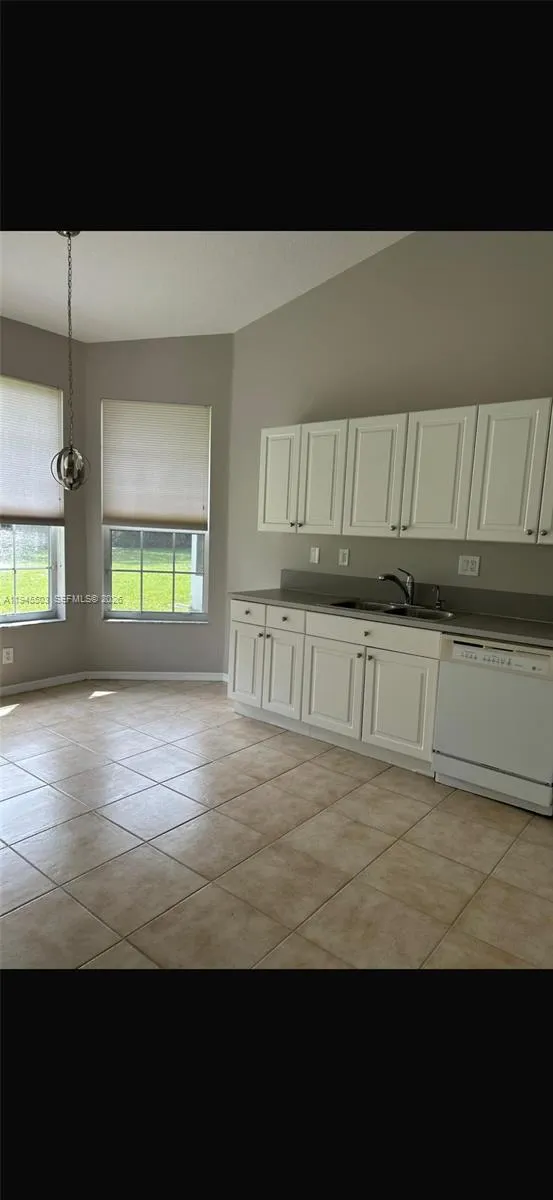 2480 E Aragon Blvd 1, Sunrise, Florida 33313, Sunrise, Florida 33313, 2 Bedrooms Bedrooms, ,2 BathroomsBathrooms,Residential Lease,For Rent,2480 E Aragon Blvd 1, Sunrise, Florida 33313,A11945503