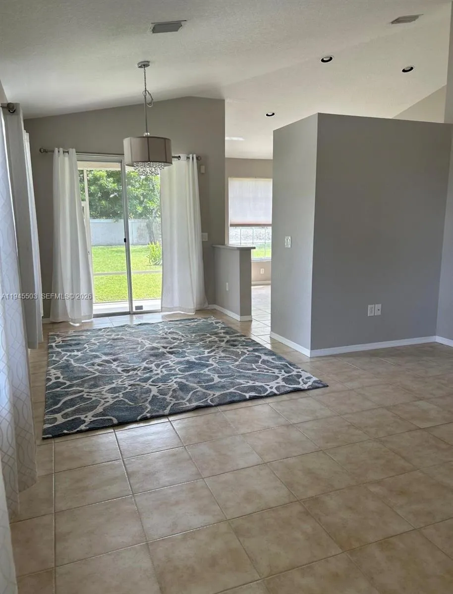 2480 E Aragon Blvd 1, Sunrise, Florida 33313, Sunrise, Florida 33313, 2 Bedrooms Bedrooms, ,2 BathroomsBathrooms,Residential Lease,For Rent,2480 E Aragon Blvd 1, Sunrise, Florida 33313,A11945503