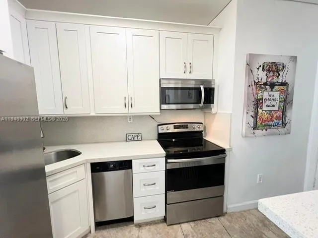 6881 Bay Dr 1, Miami Beach, Florida 33141, Miami Beach, Florida 33141, 1 Bedroom Bedrooms, ,1 BathroomBathrooms,Residential,For Sale,6881 Bay Dr 1, Miami Beach, Florida 33141,A11946902