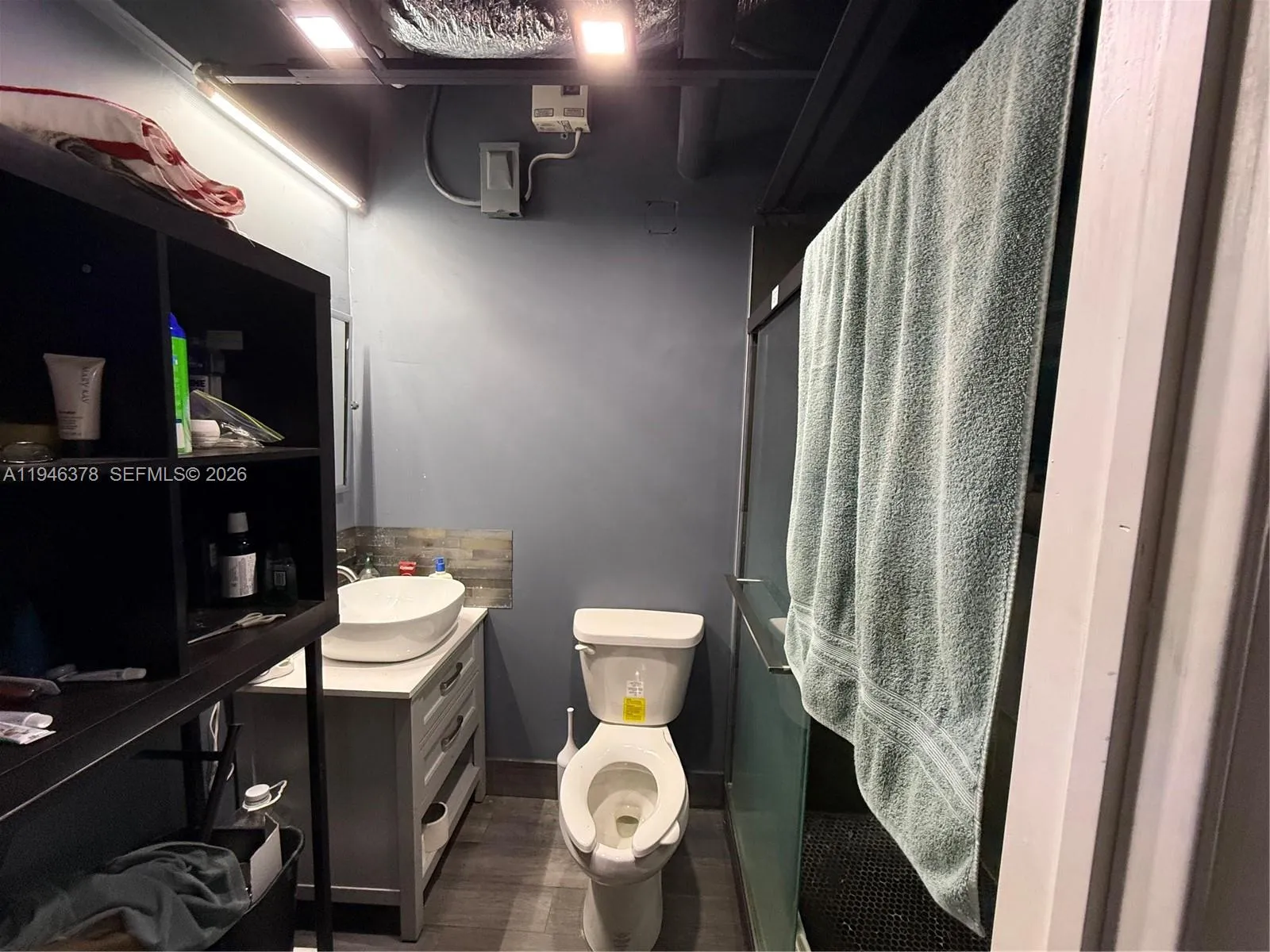 full bathroom for break room/lounge for 5000 sqft space