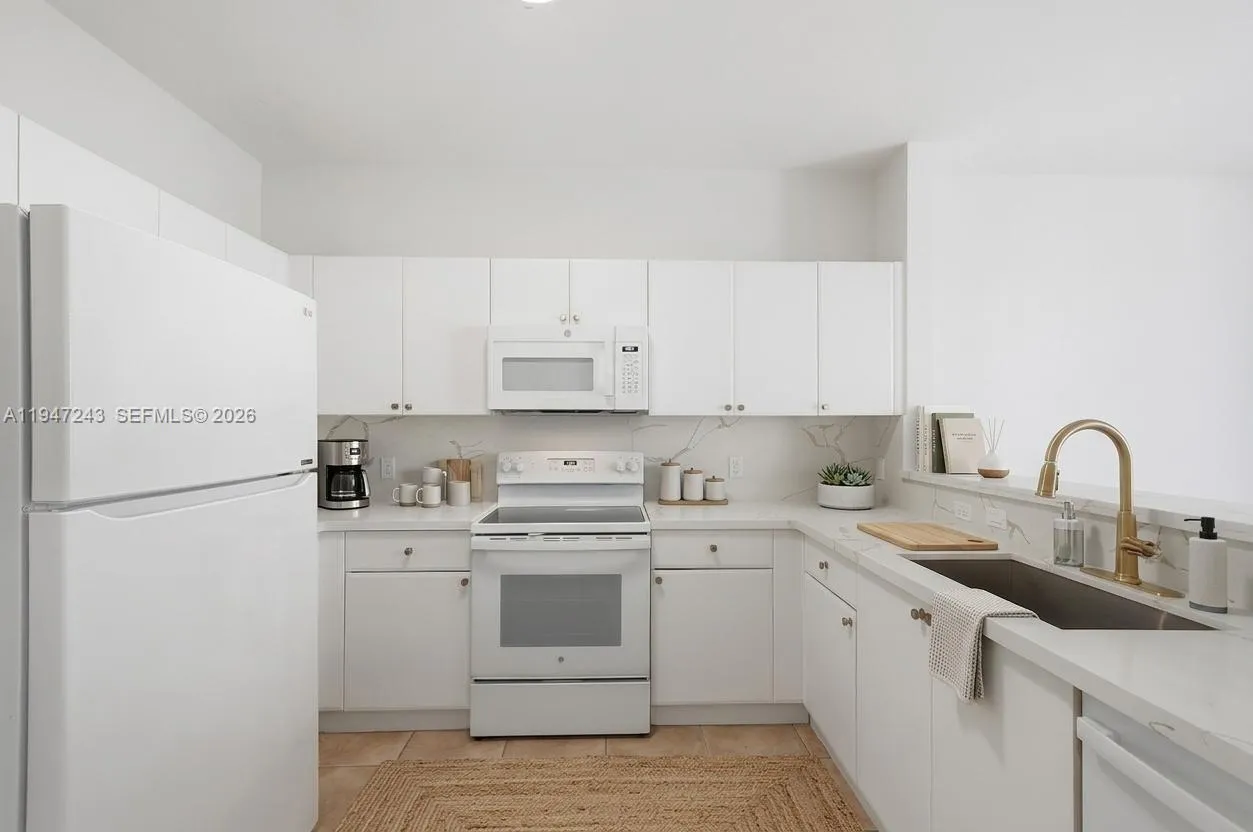 New Quartz Countertop & Back Splash