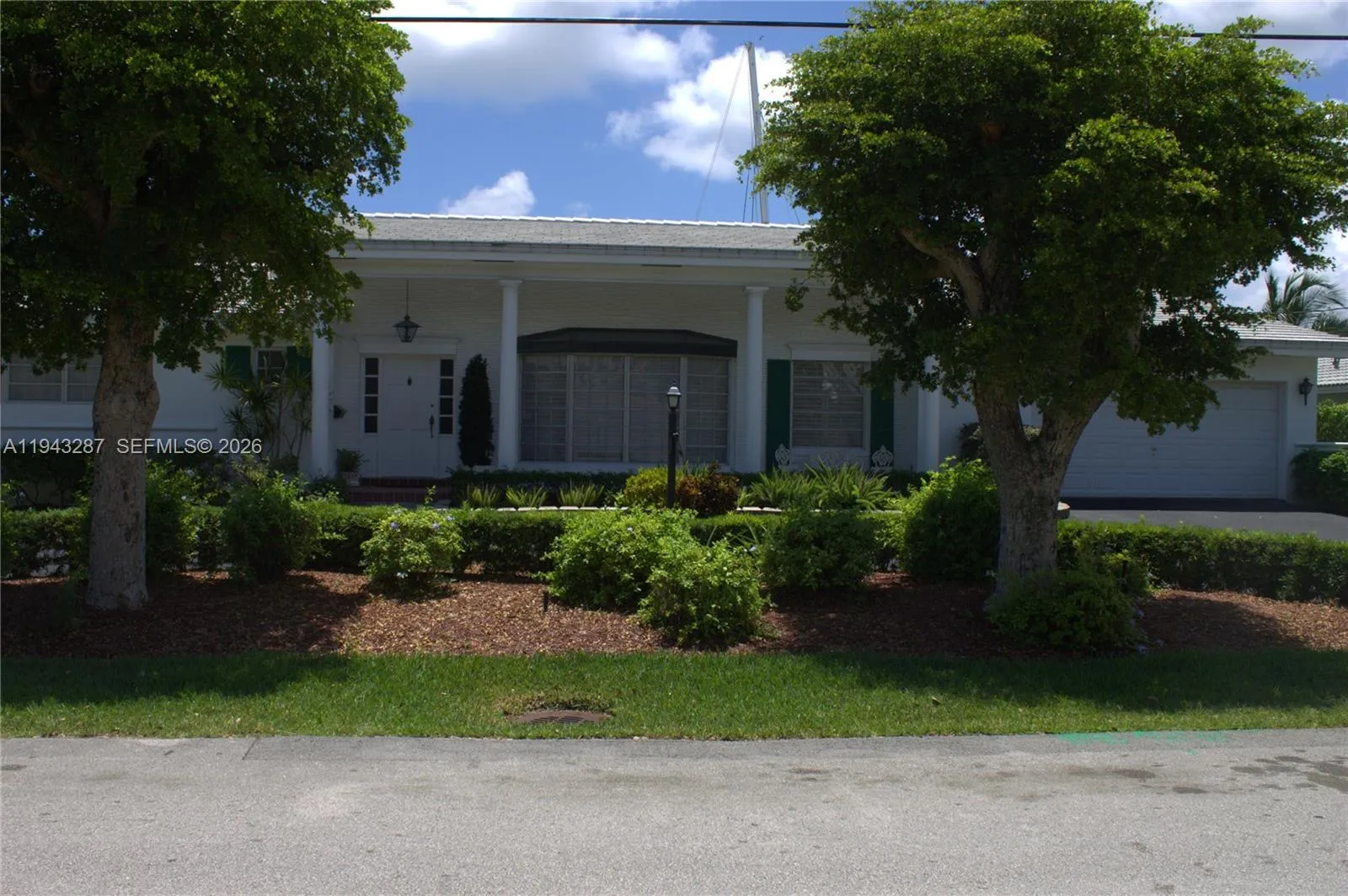 3440 Ne 170th St, North Miami Beach, Florida 33160, North Miami Beach, Florida 33160, 4 Bedrooms Bedrooms, 8 Rooms Rooms,3 BathroomsBathrooms,Residential,For Sale,3440 Ne 170th St, North Miami Beach, Florida 33160,A11943287