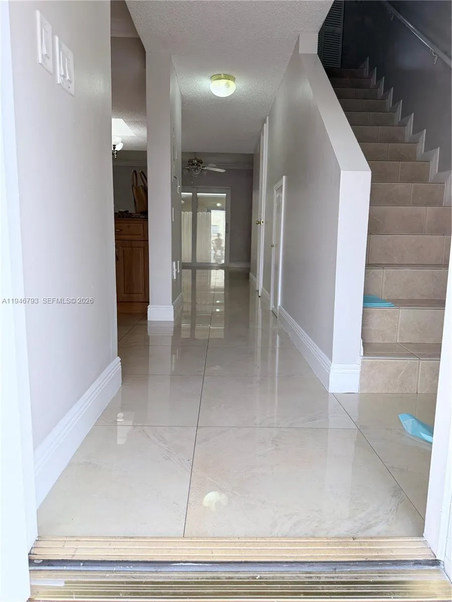 527 W 68th St 1, Hialeah, Florida 33014, Hialeah, Florida 33014, 2 Bedrooms Bedrooms, ,2 BathroomsBathrooms,Residential Lease,For Rent,527 W 68th St 1, Hialeah, Florida 33014,A11946793