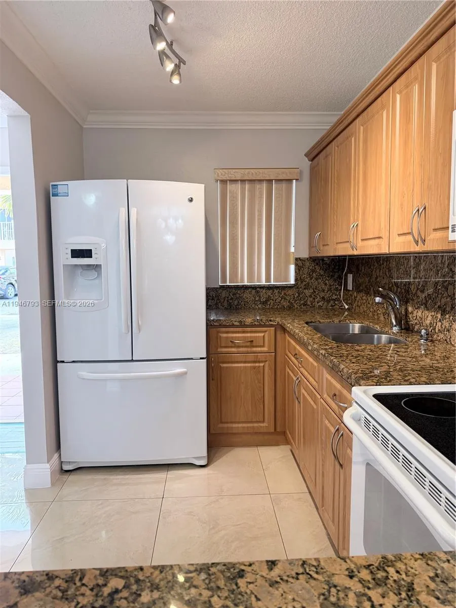 527 W 68th St 1, Hialeah, Florida 33014, Hialeah, Florida 33014, 2 Bedrooms Bedrooms, ,2 BathroomsBathrooms,Residential Lease,For Rent,527 W 68th St 1, Hialeah, Florida 33014,A11946793