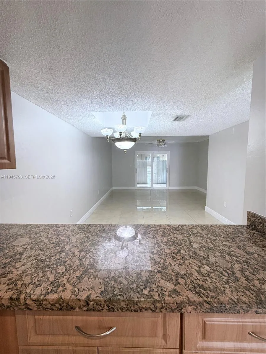 527 W 68th St 1, Hialeah, Florida 33014, Hialeah, Florida 33014, 2 Bedrooms Bedrooms, ,2 BathroomsBathrooms,Residential Lease,For Rent,527 W 68th St 1, Hialeah, Florida 33014,A11946793