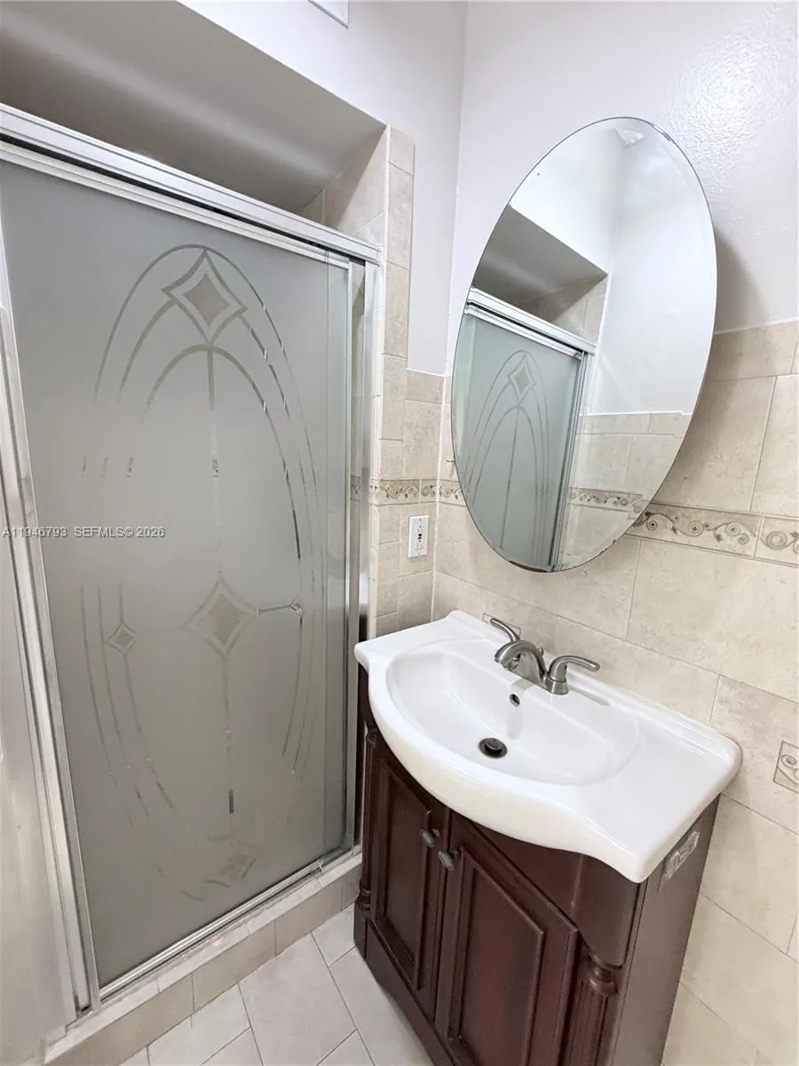 527 W 68th St 1, Hialeah, Florida 33014, Hialeah, Florida 33014, 2 Bedrooms Bedrooms, ,2 BathroomsBathrooms,Residential Lease,For Rent,527 W 68th St 1, Hialeah, Florida 33014,A11946793