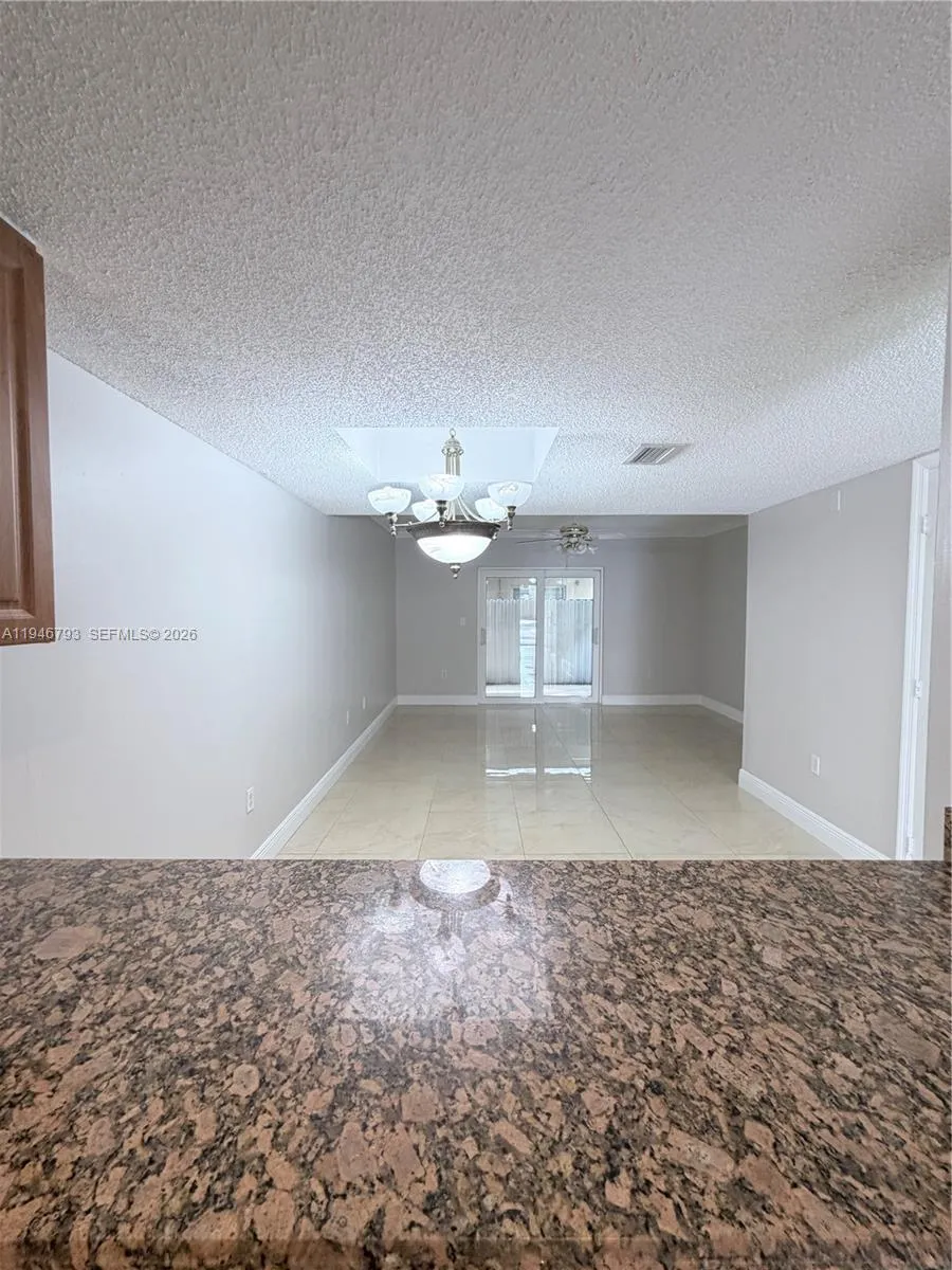 527 W 68th St 1, Hialeah, Florida 33014, Hialeah, Florida 33014, 2 Bedrooms Bedrooms, ,2 BathroomsBathrooms,Residential Lease,For Rent,527 W 68th St 1, Hialeah, Florida 33014,A11946793