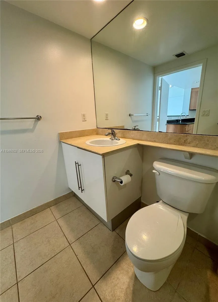 325 S Biscayne Blvd 2120, Miami, Florida 33131, Miami, Florida 33131, ,1 BathroomBathrooms,Residential Lease,For Rent,325 S Biscayne Blvd 2120, Miami, Florida 33131,A11946052