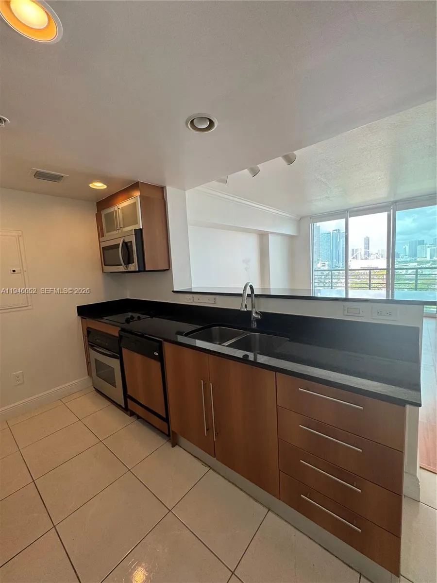 325 S Biscayne Blvd 2120, Miami, Florida 33131, Miami, Florida 33131, ,1 BathroomBathrooms,Residential Lease,For Rent,325 S Biscayne Blvd 2120, Miami, Florida 33131,A11946052