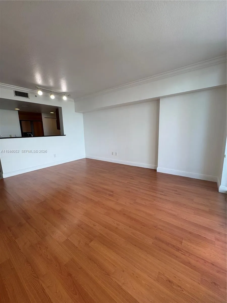 325 S Biscayne Blvd 2120, Miami, Florida 33131, Miami, Florida 33131, ,1 BathroomBathrooms,Residential Lease,For Rent,325 S Biscayne Blvd 2120, Miami, Florida 33131,A11946052