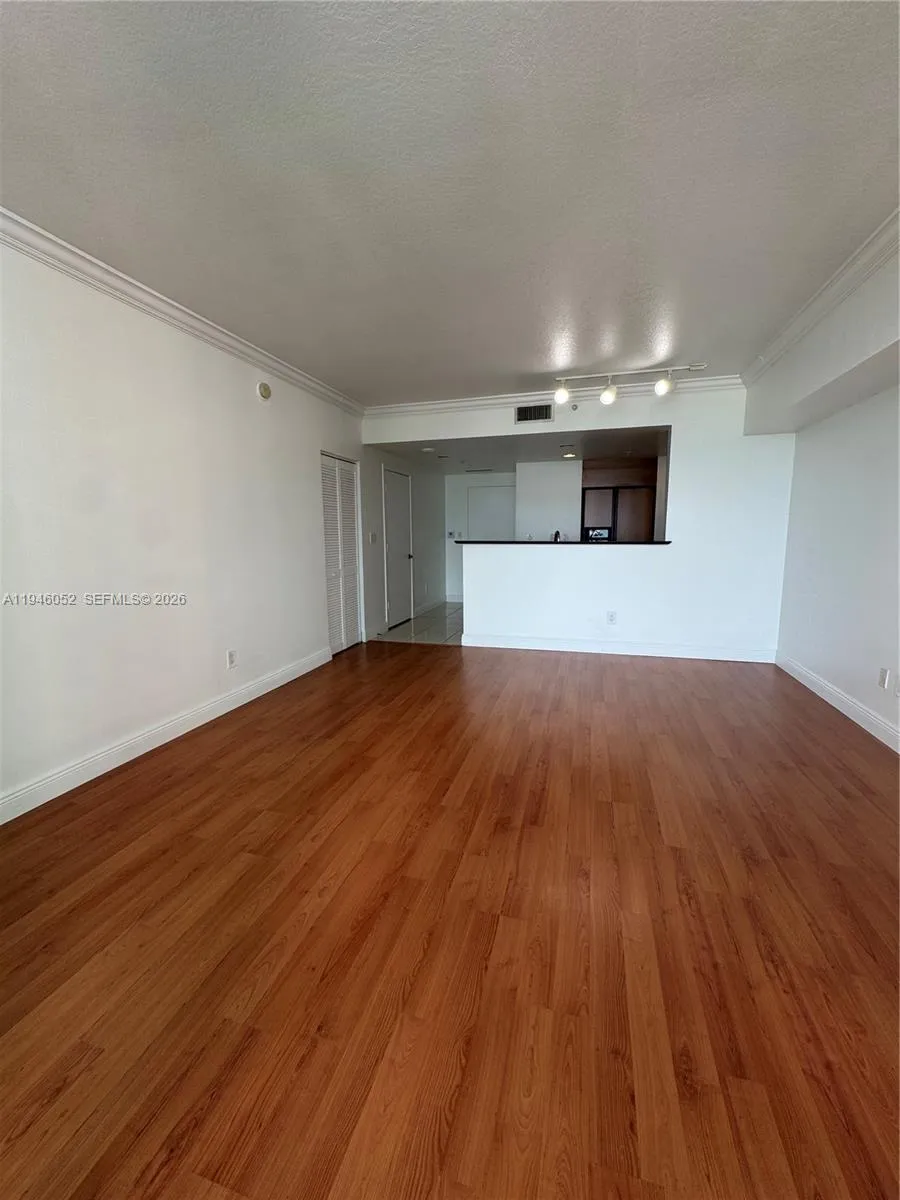325 S Biscayne Blvd 2120, Miami, Florida 33131, Miami, Florida 33131, ,1 BathroomBathrooms,Residential Lease,For Rent,325 S Biscayne Blvd 2120, Miami, Florida 33131,A11946052