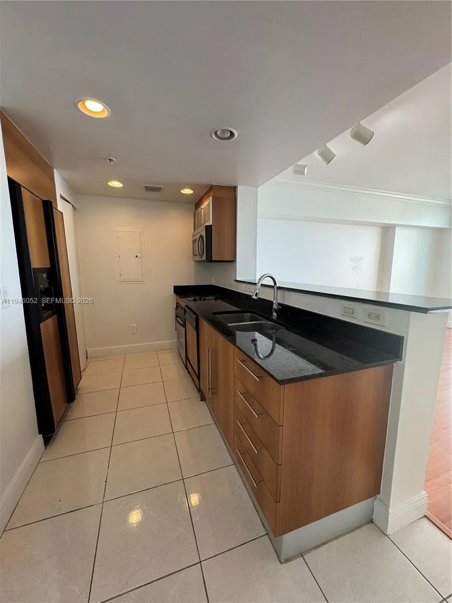 325 S Biscayne Blvd 2120, Miami, Florida 33131, Miami, Florida 33131, ,1 BathroomBathrooms,Residential Lease,For Rent,325 S Biscayne Blvd 2120, Miami, Florida 33131,A11946052