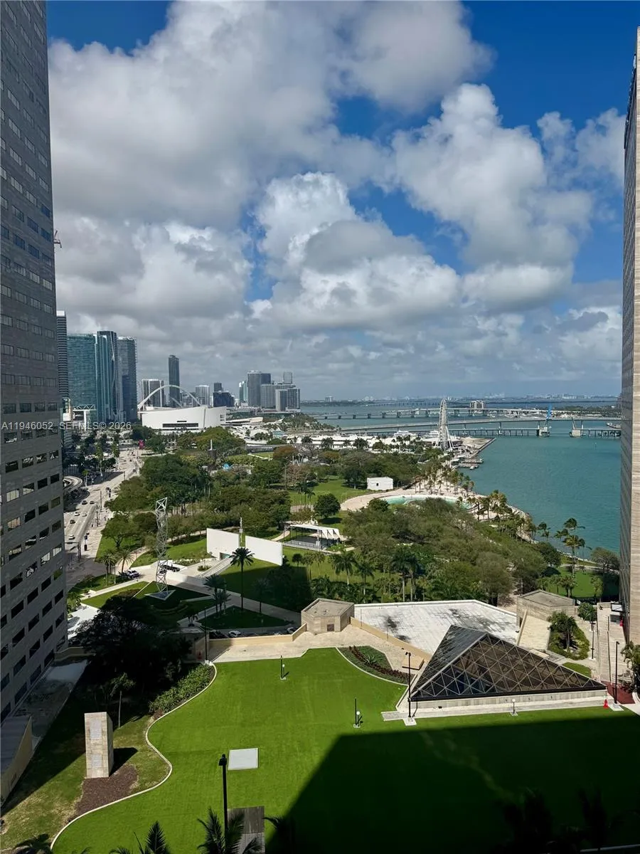 325 S Biscayne Blvd 2120, Miami, Florida 33131, Miami, Florida 33131, ,1 BathroomBathrooms,Residential Lease,For Rent,325 S Biscayne Blvd 2120, Miami, Florida 33131,A11946052