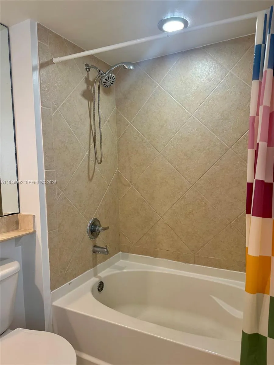 325 S Biscayne Blvd 2120, Miami, Florida 33131, Miami, Florida 33131, ,1 BathroomBathrooms,Residential Lease,For Rent,325 S Biscayne Blvd 2120, Miami, Florida 33131,A11946052