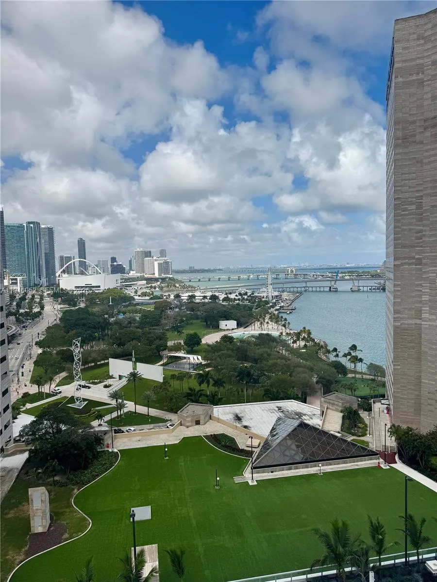 325 S Biscayne Blvd 2120, Miami, Florida 33131, Miami, Florida 33131, ,1 BathroomBathrooms,Residential Lease,For Rent,325 S Biscayne Blvd 2120, Miami, Florida 33131,A11946052