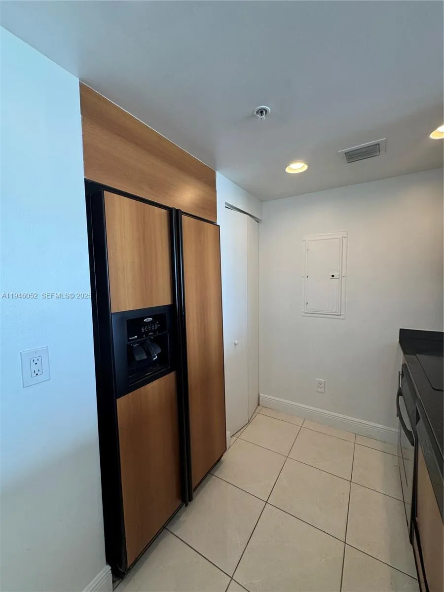 325 S Biscayne Blvd 2120, Miami, Florida 33131, Miami, Florida 33131, ,1 BathroomBathrooms,Residential Lease,For Rent,325 S Biscayne Blvd 2120, Miami, Florida 33131,A11946052