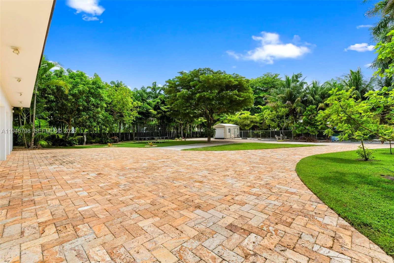 185 Sw 130th Ave, Miami, Florida 33184, Miami, Florida 33184, 6 Bedrooms Bedrooms, ,7 BathroomsBathrooms,Residential,For Sale,185 Sw 130th Ave, Miami, Florida 33184,A11946798