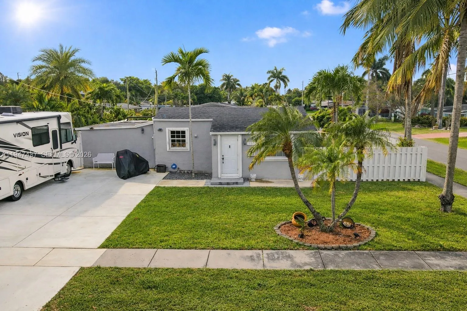 117 Sw 6th St, Hallandale Beach, Florida 33009, Hallandale Beach, Florida 33009, 2 Bedrooms Bedrooms, ,1 BathroomBathrooms,Residential,For Sale,117 Sw 6th St, Hallandale Beach, Florida 33009,A11947437