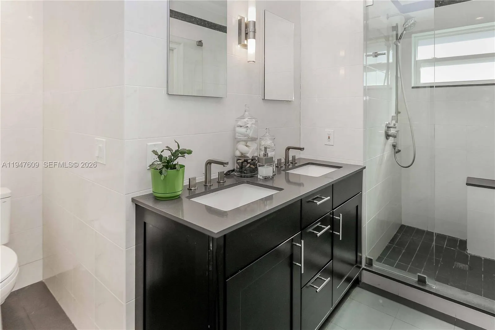 2535 Lincoln St, Hollywood, Florida 33020, Hollywood, Florida 33020, ,Residential Income,For Sale,2535 Lincoln St, Hollywood, Florida 33020,A11947609
