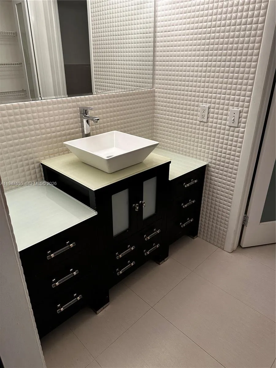 9944 Nw 41st St 23, Doral, Florida 33178, Doral, Florida 33178, 2 Bedrooms Bedrooms, ,2 BathroomsBathrooms,Residential,For Sale,9944 Nw 41st St 23, Doral, Florida 33178,A11947630