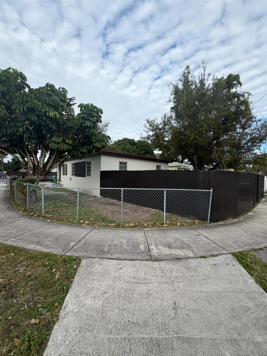 3041 Nw 52nd St 3041, Miami, Florida 33142, Miami, Florida 33142, 3 Bedrooms Bedrooms, ,1 BathroomBathrooms,Residential Lease,For Rent,3041 Nw 52nd St 3041, Miami, Florida 33142,A11947716