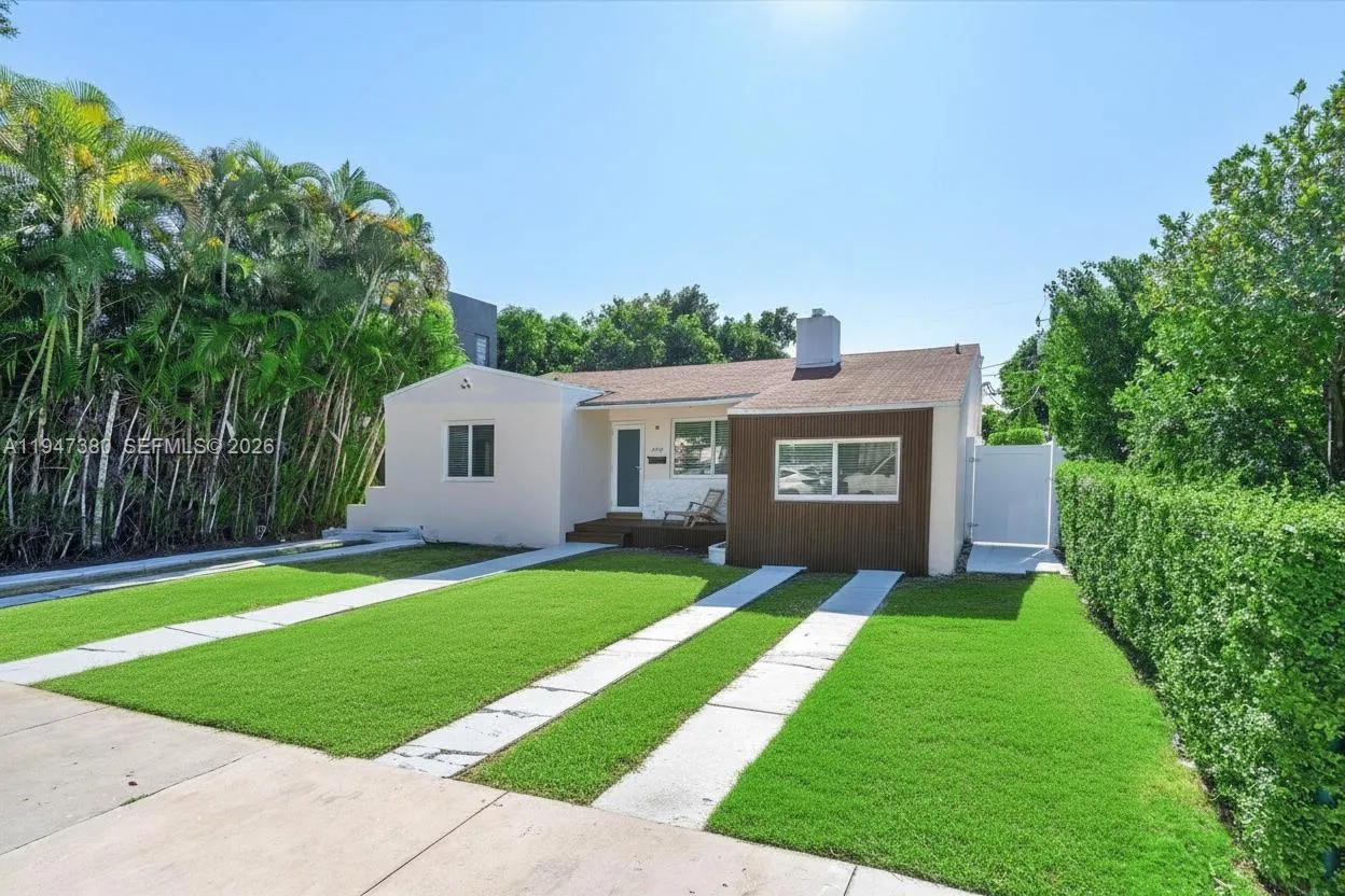 2350 Sw 26th St, Miami, Florida 33133, Miami, Florida 33133, 3 Bedrooms Bedrooms, ,2 BathroomsBathrooms,Residential Lease,For Rent,2350 Sw 26th St, Miami, Florida 33133,A11947380