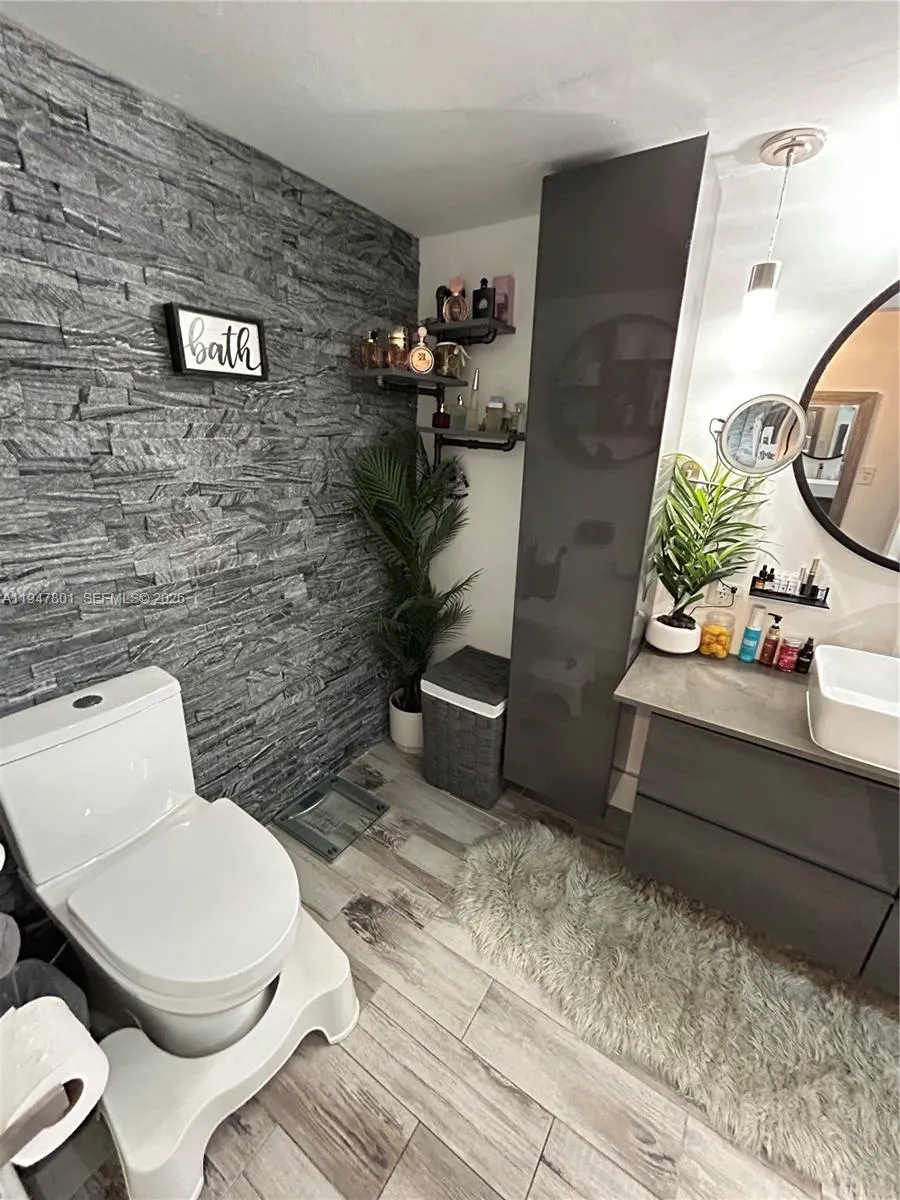 800 Ne 195th St 409, Miami, Florida 33179, Miami, Florida 33179, 2 Bedrooms Bedrooms, ,2 BathroomsBathrooms,Residential,For Sale,800 Ne 195th St 409, Miami, Florida 33179,A11947801