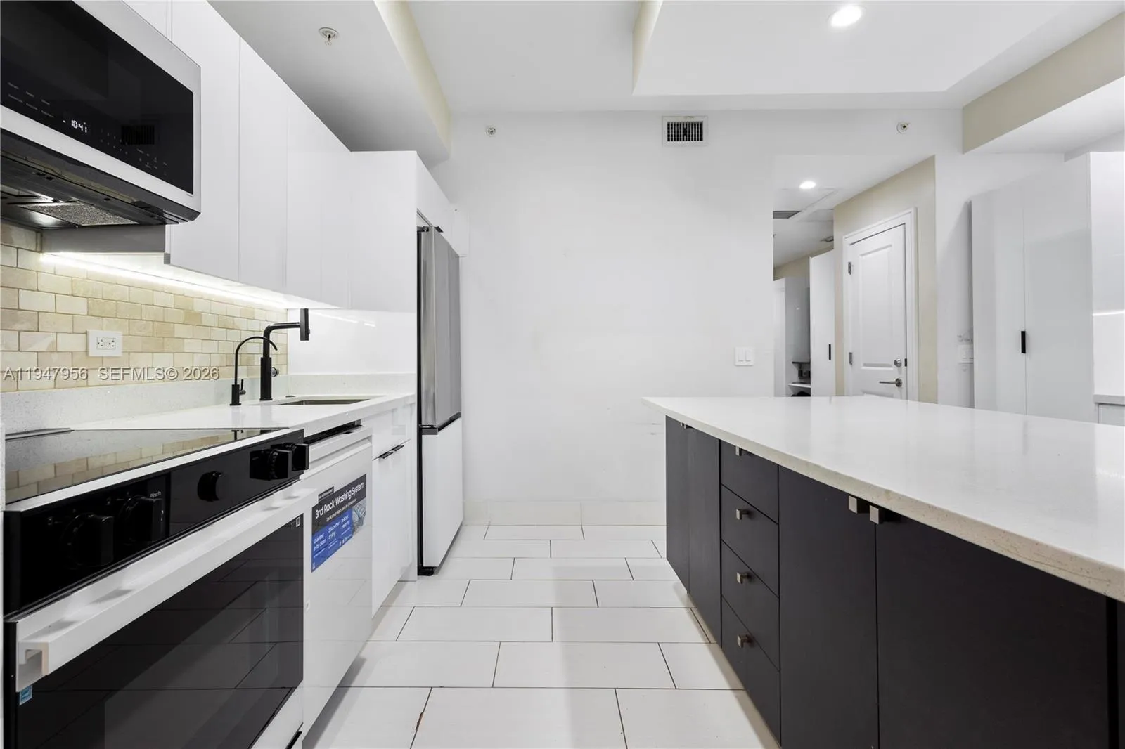 5300 Nw Nw 5300 Nw 87th, Doral, Florida 33178, Doral, Florida 33178, 3 Bedrooms Bedrooms, ,4 BathroomsBathrooms,Residential Lease,For Rent,5300 Nw Nw 5300 Nw 87th, Doral, Florida 33178,A11947956