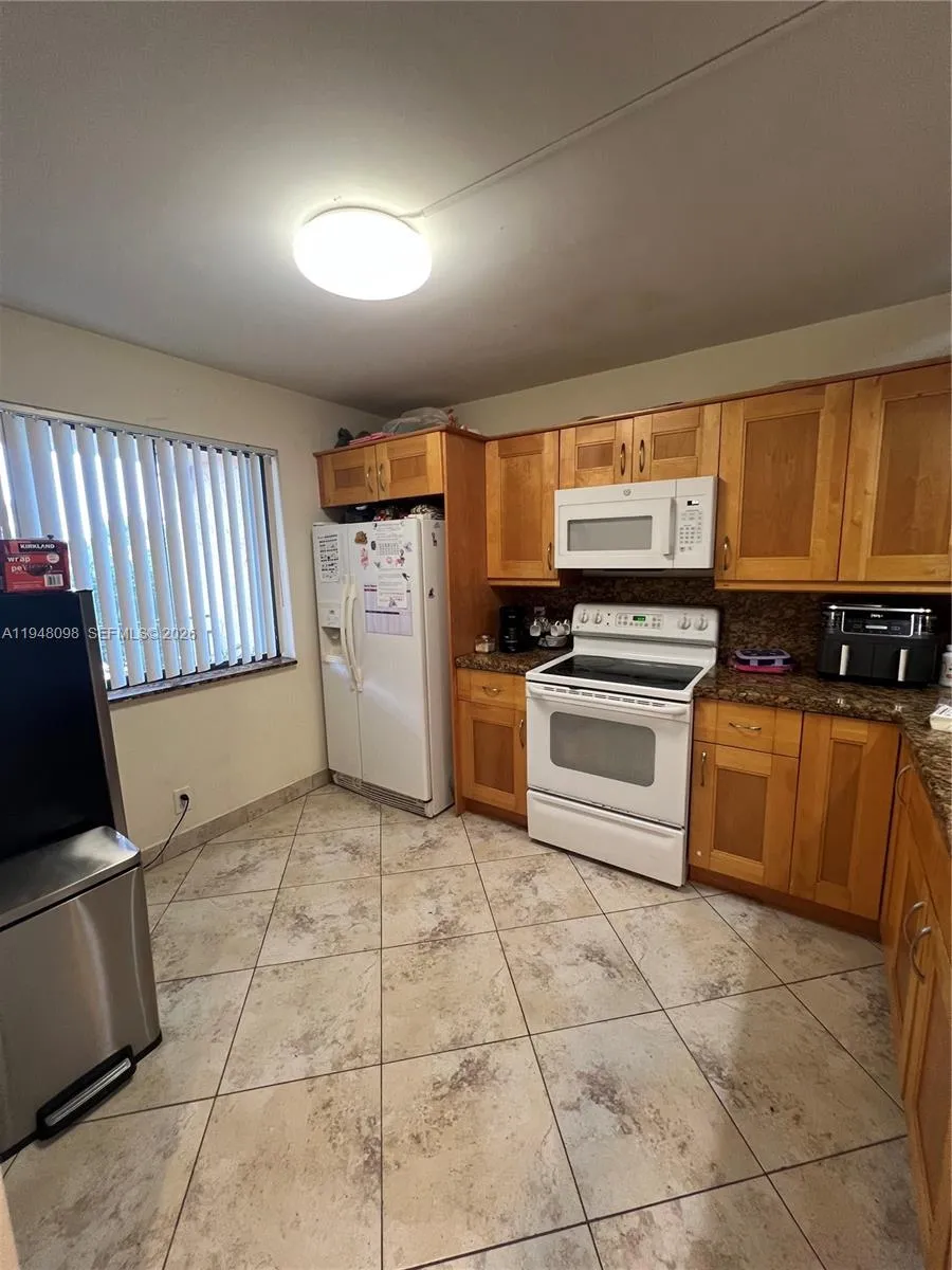 379 Lakeview Dr 205, Weston, Florida 33326, Weston, Florida 33326, 2 Bedrooms Bedrooms, ,2 BathroomsBathrooms,Residential,For Sale,379 Lakeview Dr 205, Weston, Florida 33326,A11948098