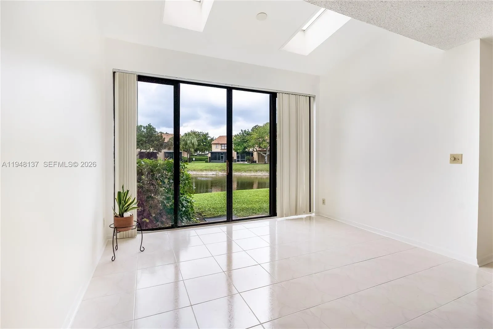 Coconut Creek, Florida 33063, 2 Bedrooms Bedrooms, ,2 BathroomsBathrooms,Residential,For Sale,A11948137