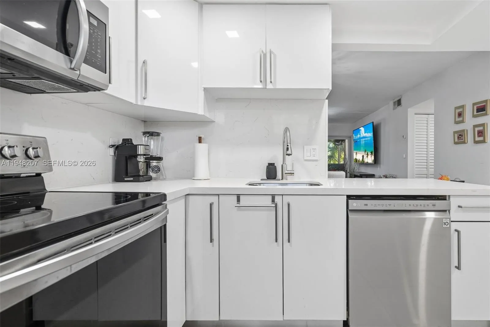 469 N Pine Island Rd B302, Plantation, Florida 333, Plantation, Florida 33324, 2 Bedrooms Bedrooms, ,2 BathroomsBathrooms,Residential,For Sale,469 N Pine Island Rd B302, Plantation, Florida 333,A11948207