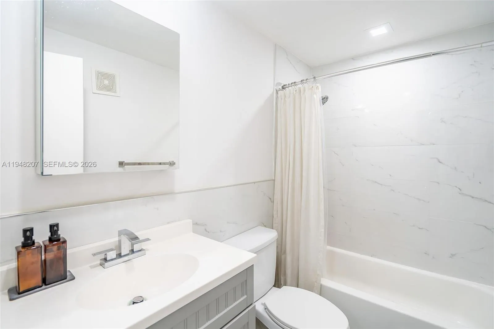 469 N Pine Island Rd B302, Plantation, Florida 333, Plantation, Florida 33324, 2 Bedrooms Bedrooms, ,2 BathroomsBathrooms,Residential,For Sale,469 N Pine Island Rd B302, Plantation, Florida 333,A11948207