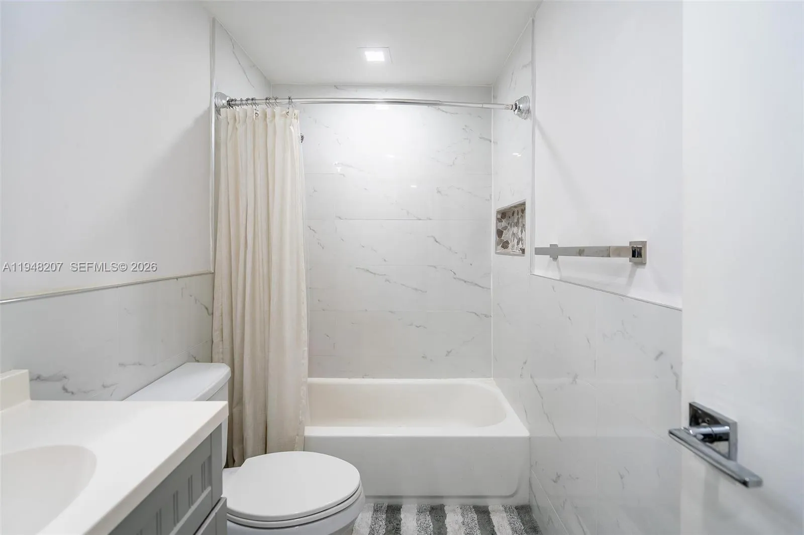 469 N Pine Island Rd B302, Plantation, Florida 333, Plantation, Florida 33324, 2 Bedrooms Bedrooms, ,2 BathroomsBathrooms,Residential,For Sale,469 N Pine Island Rd B302, Plantation, Florida 333,A11948207