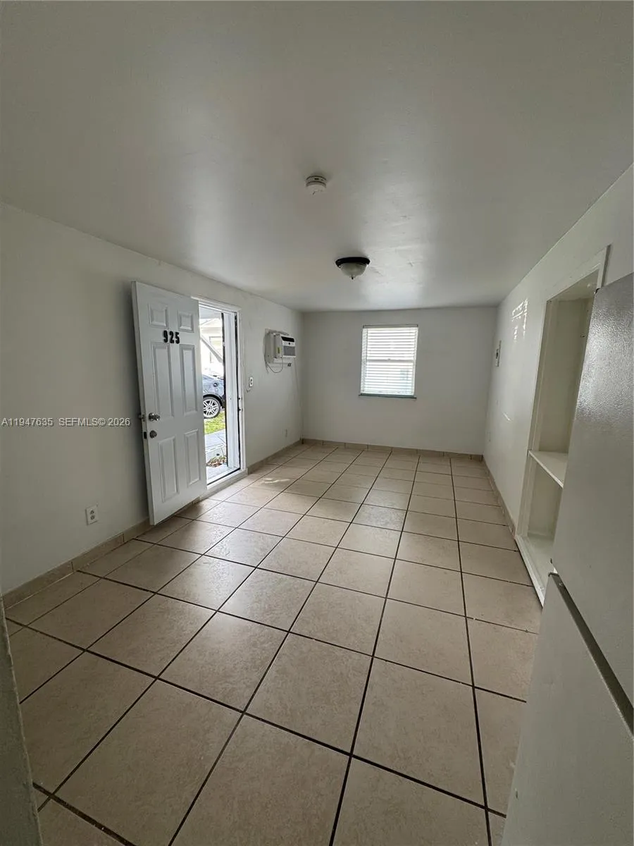 921 N 17th Ct 925, Hollywood, Florida 33020, Hollywood, Florida 33020, ,1 BathroomBathrooms,Residential Lease,For Rent,921 N 17th Ct 925, Hollywood, Florida 33020,A11947635