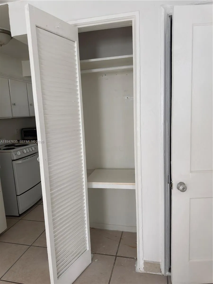 921 N 17th Ct 925, Hollywood, Florida 33020, Hollywood, Florida 33020, ,1 BathroomBathrooms,Residential Lease,For Rent,921 N 17th Ct 925, Hollywood, Florida 33020,A11947635