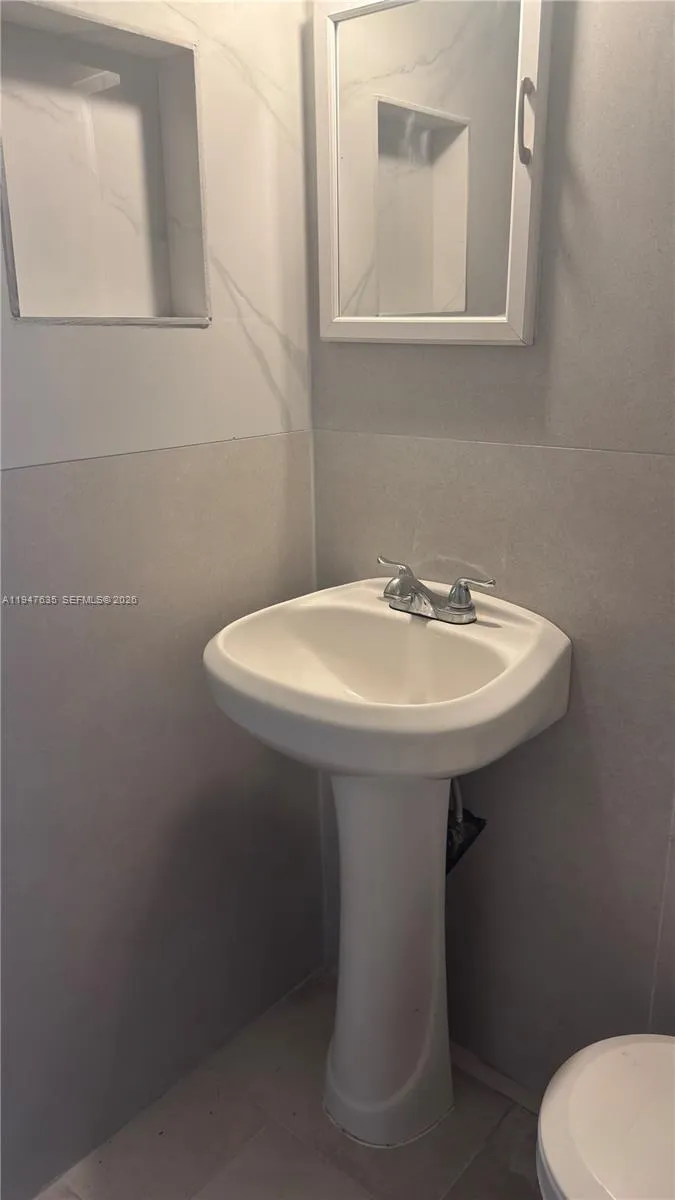 921 N 17th Ct 925, Hollywood, Florida 33020, Hollywood, Florida 33020, ,1 BathroomBathrooms,Residential Lease,For Rent,921 N 17th Ct 925, Hollywood, Florida 33020,A11947635