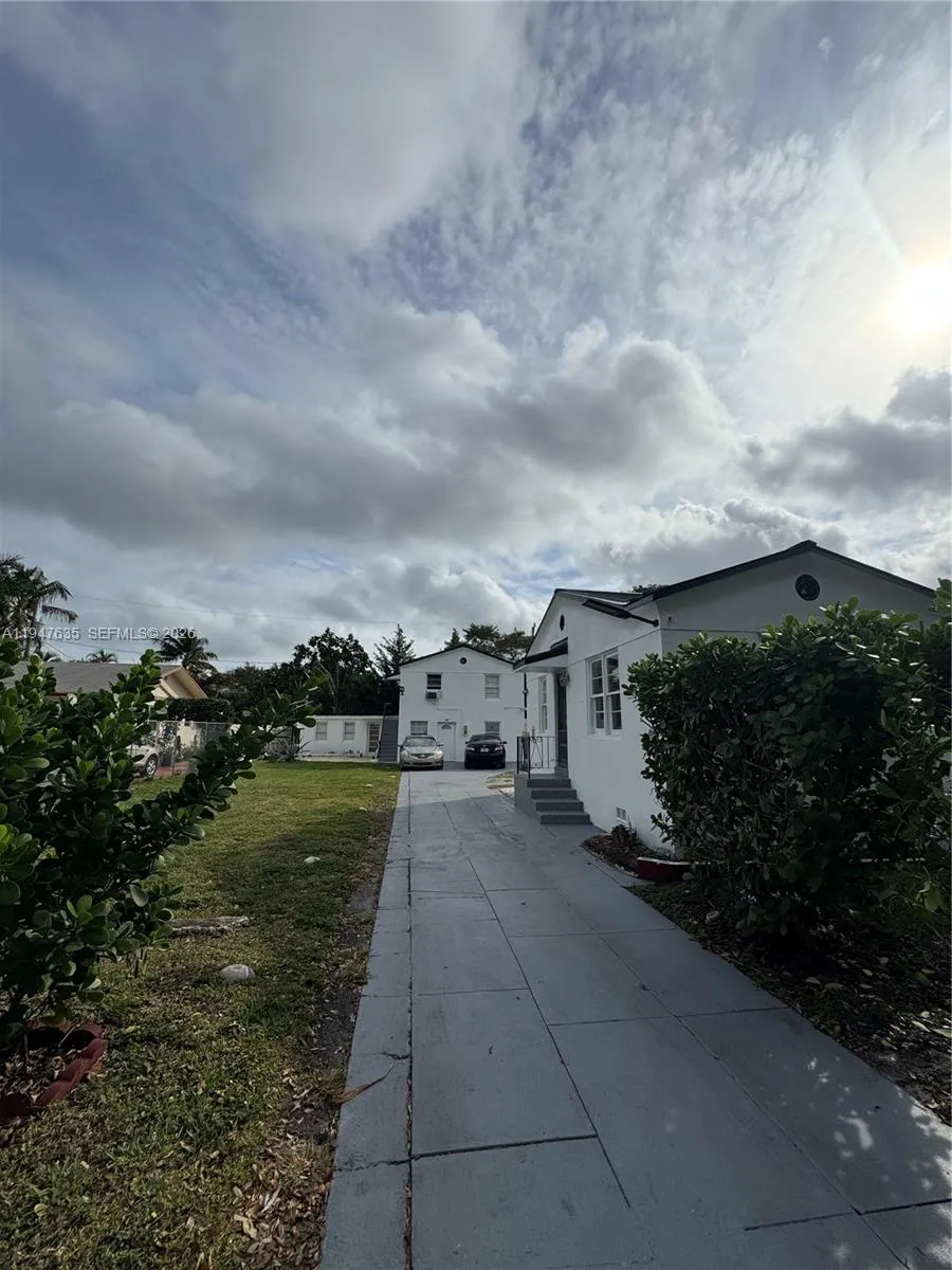 921 N 17th Ct 925, Hollywood, Florida 33020, Hollywood, Florida 33020, ,1 BathroomBathrooms,Residential Lease,For Rent,921 N 17th Ct 925, Hollywood, Florida 33020,A11947635
