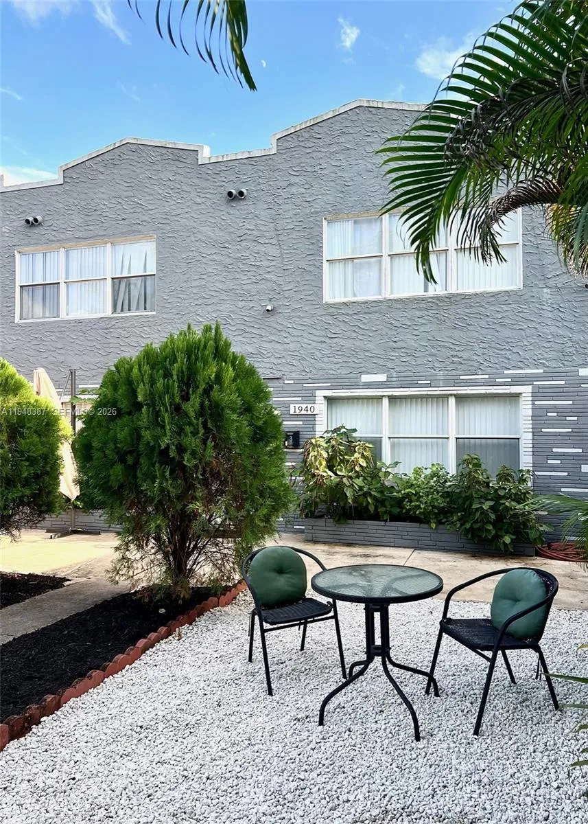 1940 Adams St 3, Hollywood, Florida 33020, Hollywood, Florida 33020, 1 Bedroom Bedrooms, ,1 BathroomBathrooms,Residential Lease,For Rent,1940 Adams St 3, Hollywood, Florida 33020,A11948387