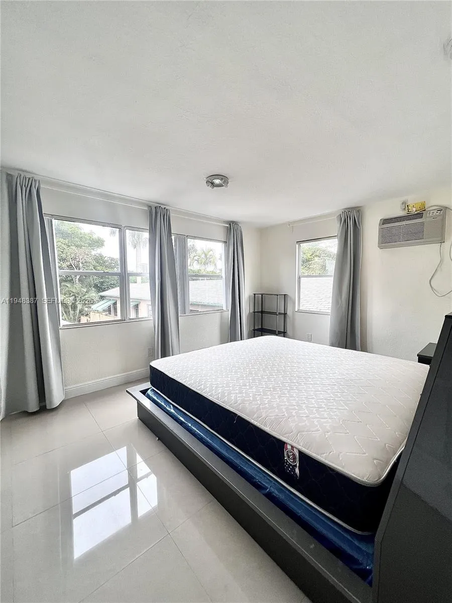 1940 Adams St 3, Hollywood, Florida 33020, Hollywood, Florida 33020, 1 Bedroom Bedrooms, ,1 BathroomBathrooms,Residential Lease,For Rent,1940 Adams St 3, Hollywood, Florida 33020,A11948387