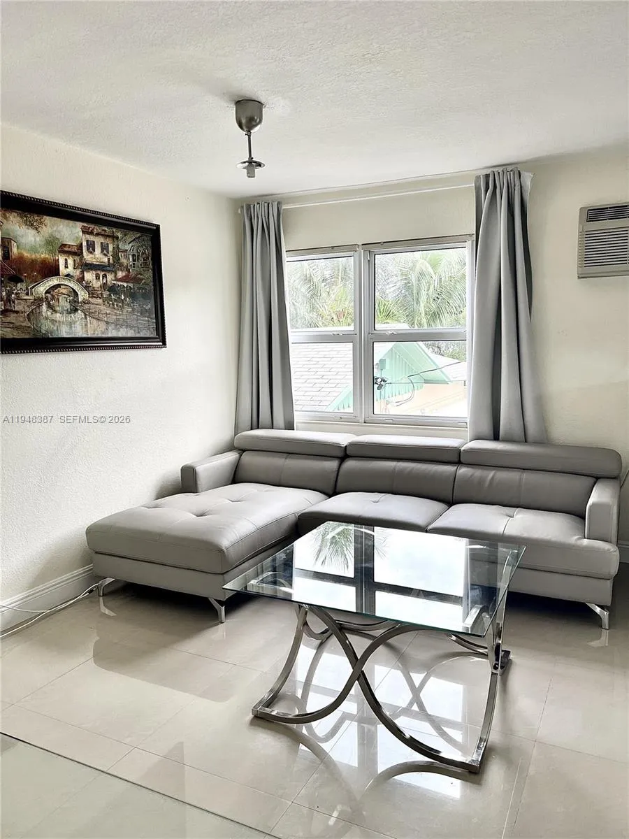 1940 Adams St 3, Hollywood, Florida 33020, Hollywood, Florida 33020, 1 Bedroom Bedrooms, ,1 BathroomBathrooms,Residential Lease,For Rent,1940 Adams St 3, Hollywood, Florida 33020,A11948387