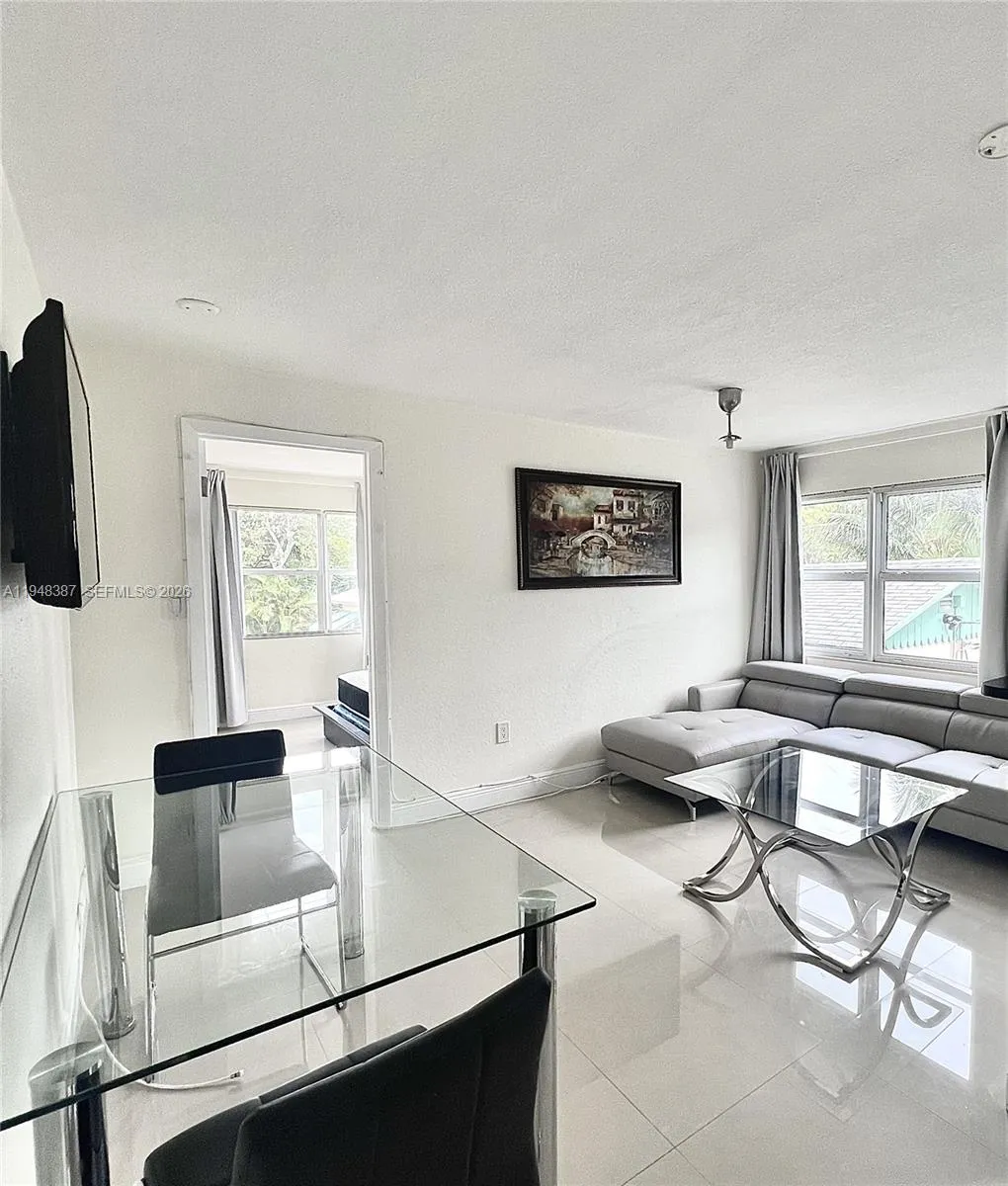 1940 Adams St 3, Hollywood, Florida 33020, Hollywood, Florida 33020, 1 Bedroom Bedrooms, ,1 BathroomBathrooms,Residential Lease,For Rent,1940 Adams St 3, Hollywood, Florida 33020,A11948387