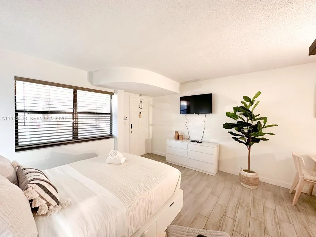 664 Se 20th Ave 6, Deerfield Beach, Florida 33441, Deerfield Beach, Florida 33441, 1 Bedroom Bedrooms, ,1 BathroomBathrooms,Residential Lease,For Rent,664 Se 20th Ave 6, Deerfield Beach, Florida 33441,A11946333